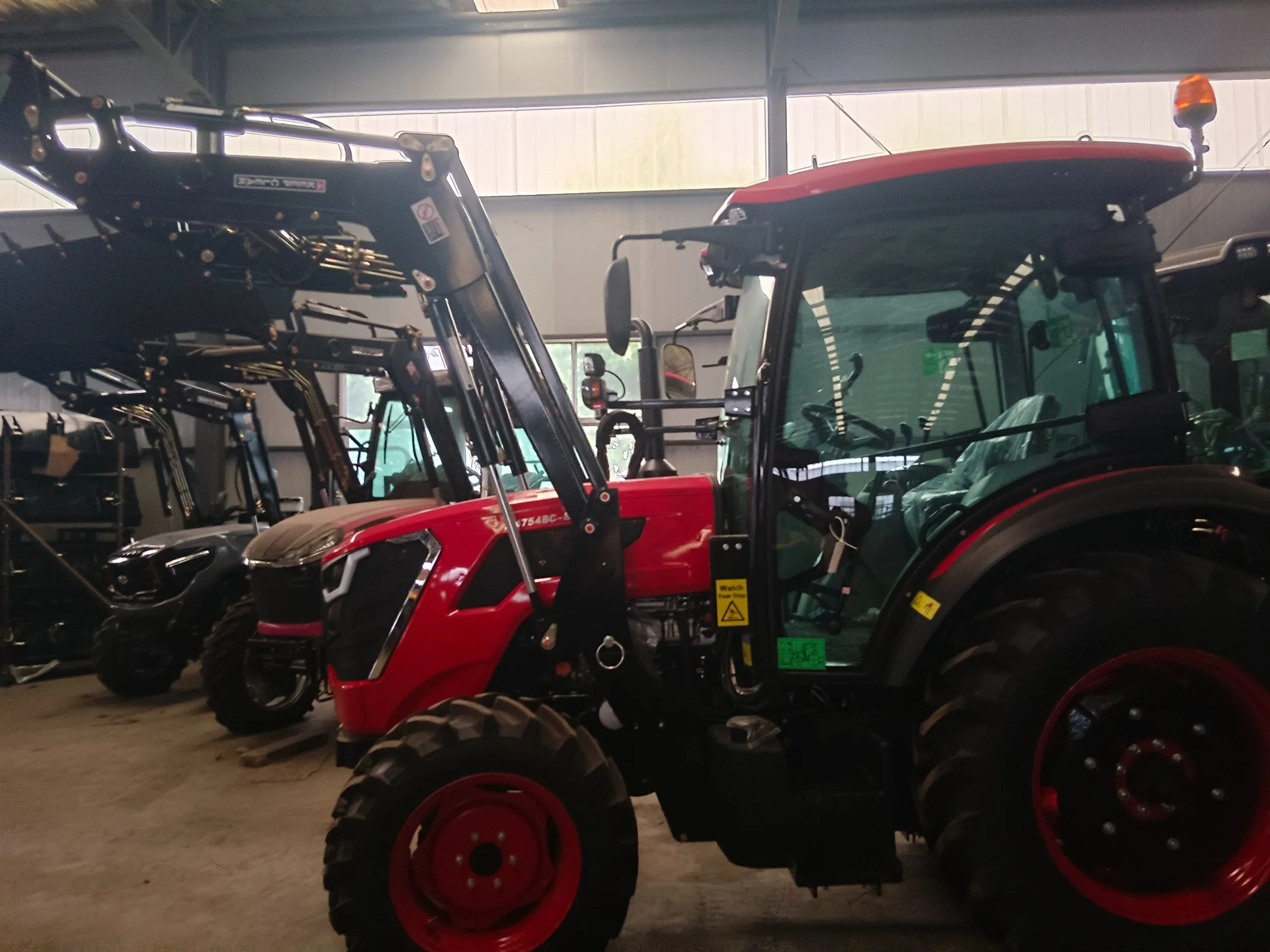 Tractor Nou New River 75 CP (Model 754B) 4×4 – Cabină, Aer Condiționat & Încărcător Frontal 4 în 1 - Imagine 5