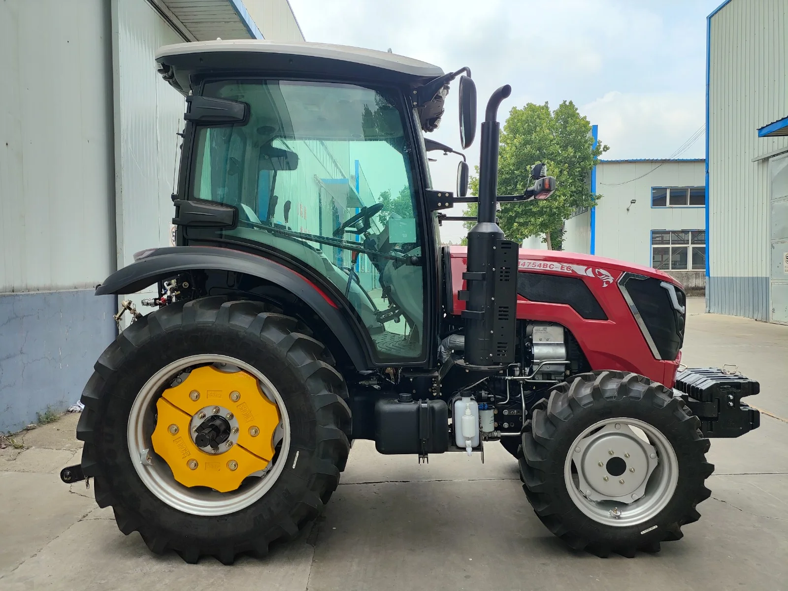 Tractor Nou New River 75 CP (Model 754B) 4×4 – Cabină, Aer Condiționat & Încărcător Frontal 4 în 1 - Imagine 4