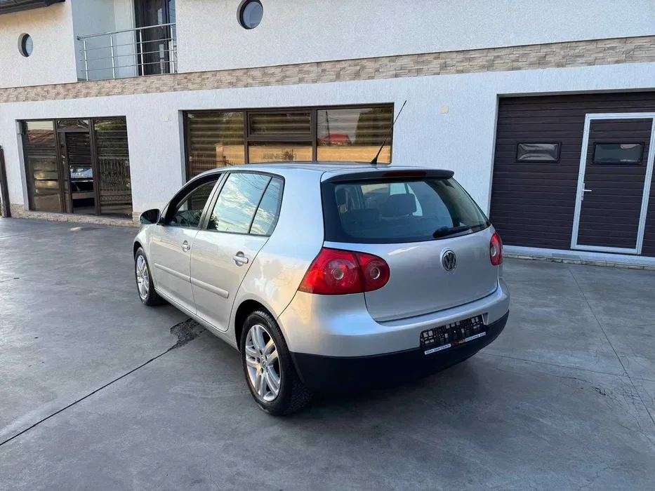 VW Golf 5 | Cutie Automată | Recent Adusă | Cauciucuri Noi M+S | Funcțională & Bine Întreținută - Imagine 4
