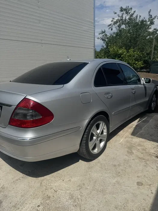 Vând Mercedes-Benz Clasa E (W211) – Stare Foarte Bună, Întreținută - Imagine 2