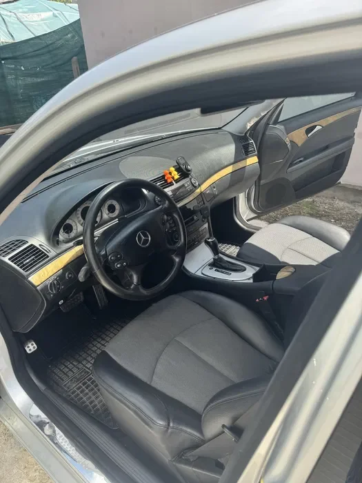 Vând Mercedes-Benz Clasa E (W211) – Stare Foarte Bună, Întreținută - Imagine 5